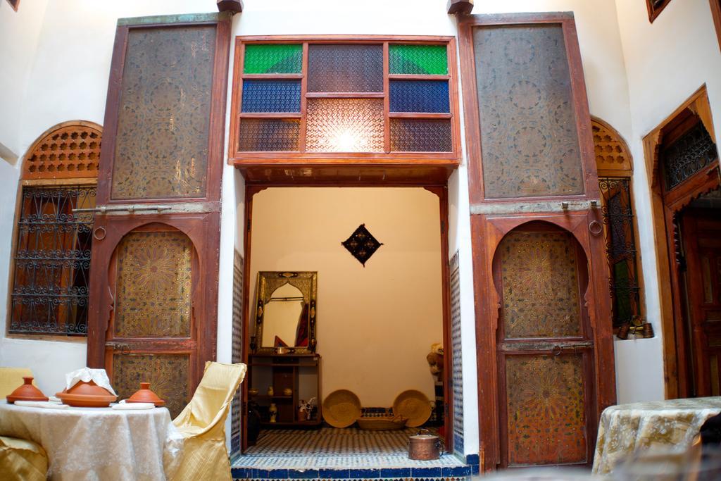 Riad Mikou Fès Rom bilde