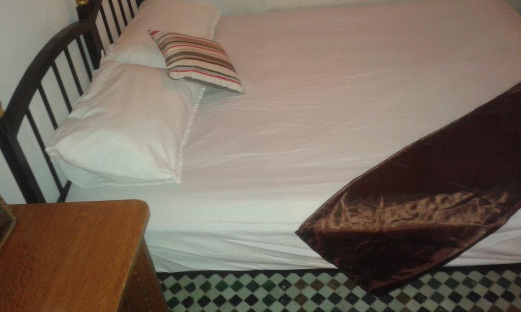 Riad Mikou Fès Rom bilde