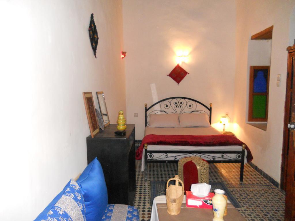Riad Mikou Fès Rom bilde